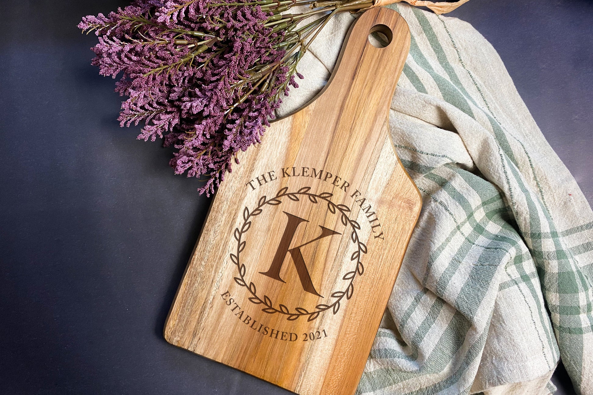 Wooden Cutting Board Leaf Design - Personalized Gallery